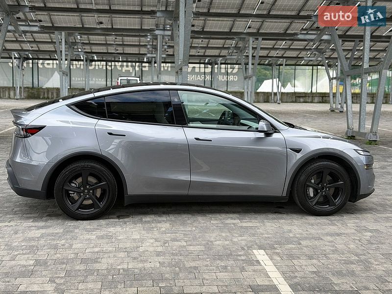 Позашляховик / Кросовер Tesla Model Y 2025 в Львові