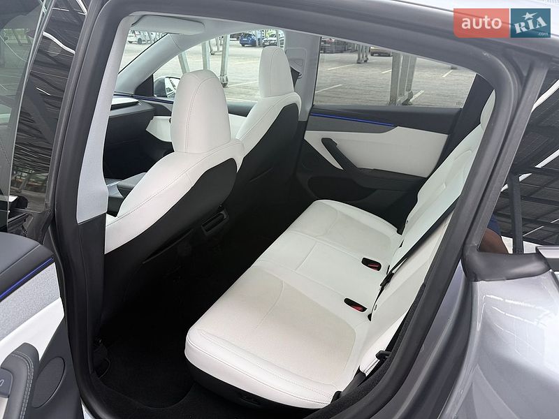 Позашляховик / Кросовер Tesla Model Y 2025 в Львові
