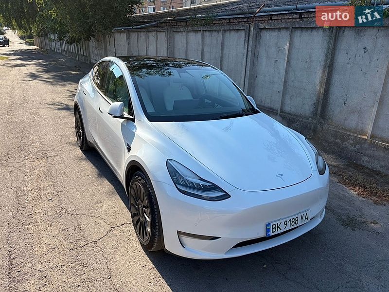 Tesla Model Y 2021