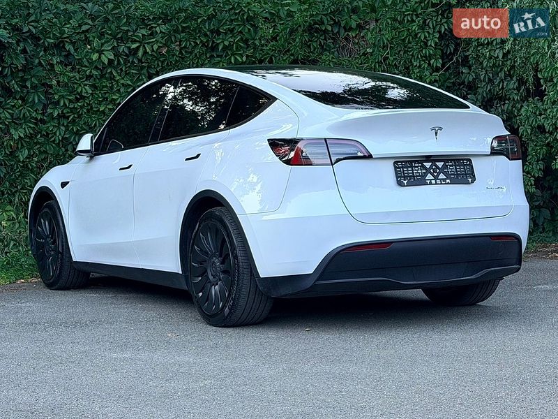 Внедорожник / Кроссовер Tesla Model Y 2024 в Киеве