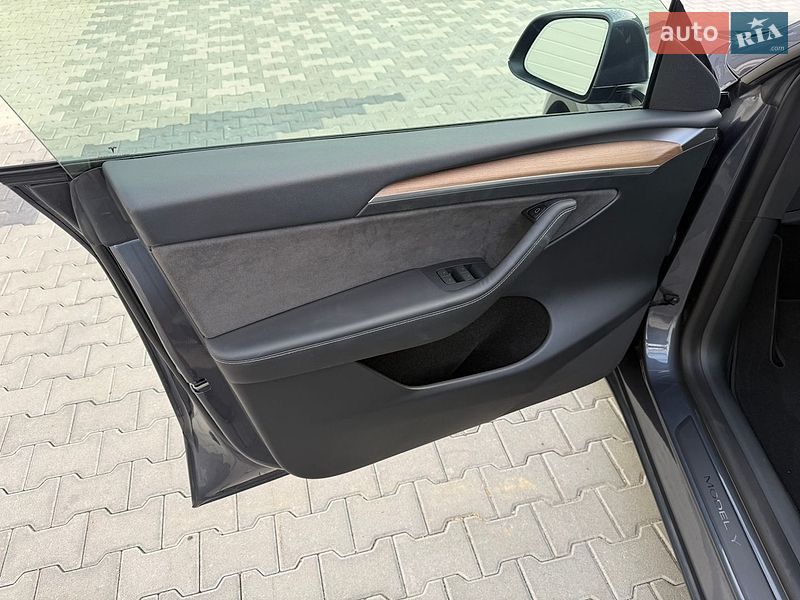 Позашляховик / Кросовер Tesla Model Y 2023 в Львові