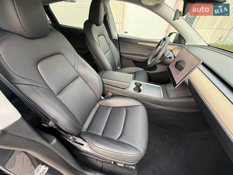 Внедорожник / Кроссовер Tesla Model Y 2023 в Львове