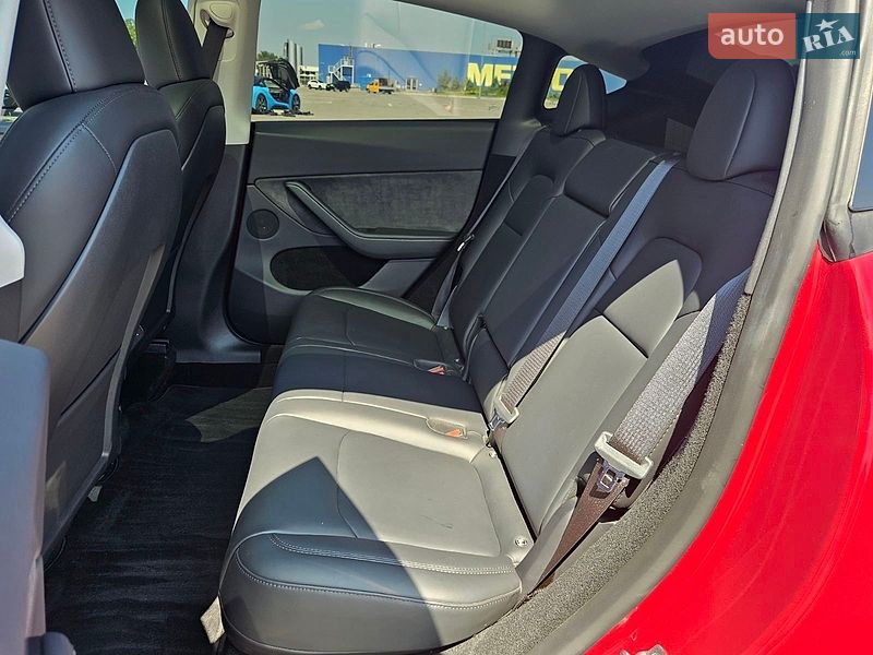 Позашляховик / Кросовер Tesla Model Y 2024 в Дніпрі