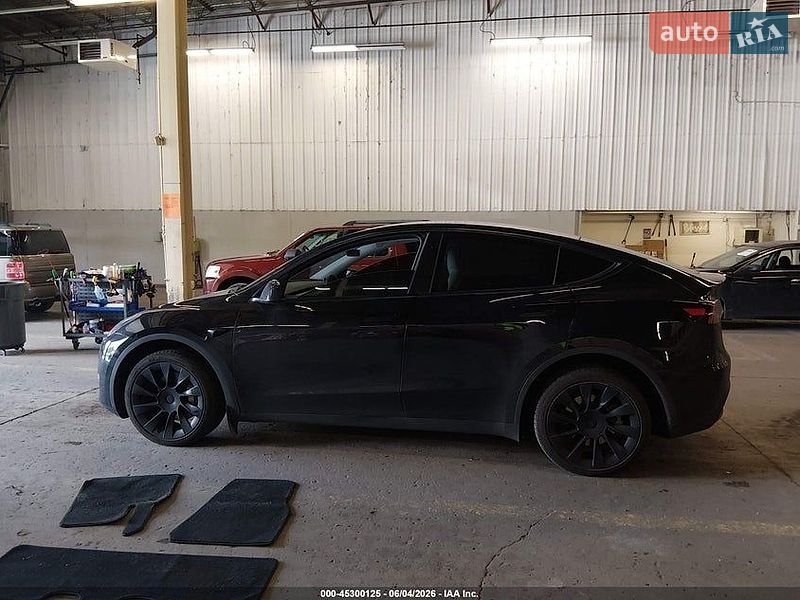 Внедорожник / Кроссовер Tesla Model Y 2023 в Львове