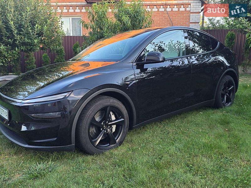 Внедорожник / Кроссовер Tesla Model Y 2025 в Полтаве