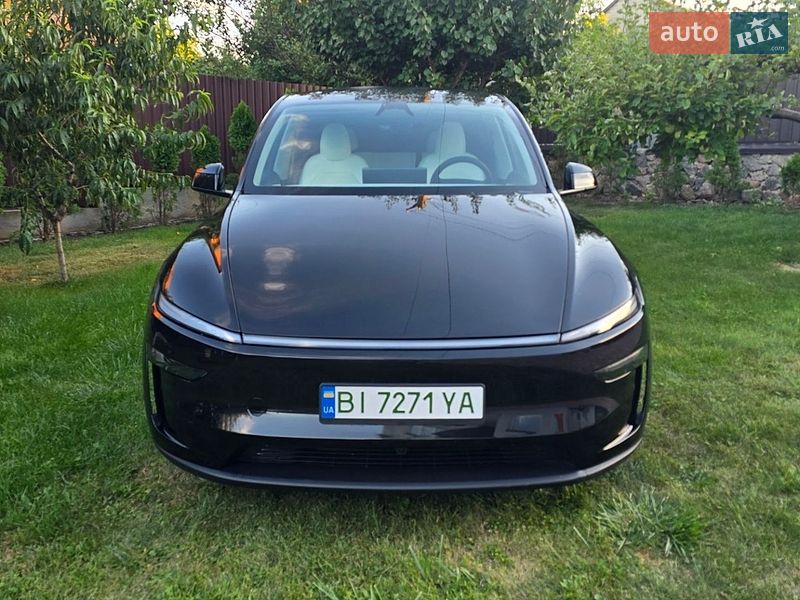 Внедорожник / Кроссовер Tesla Model Y 2025 в Полтаве