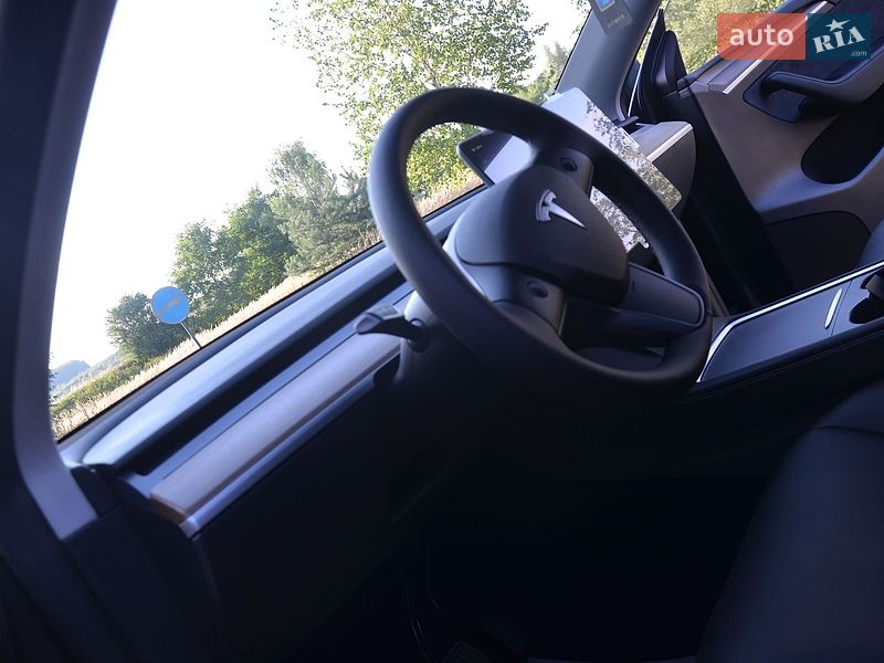 Внедорожник / Кроссовер Tesla Model Y 2025 в Дрогобыче