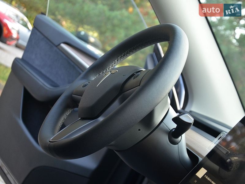 Внедорожник / Кроссовер Tesla Model Y 2025 в Дрогобыче