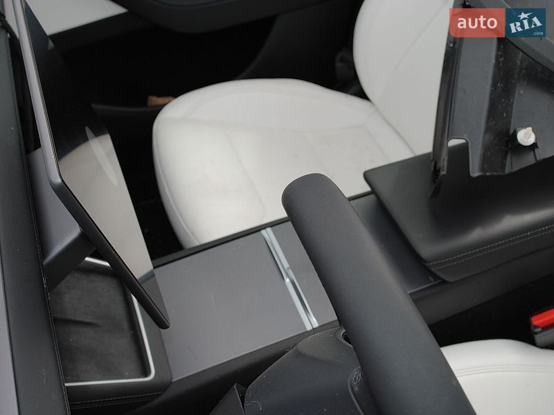 Внедорожник / Кроссовер Tesla Model Y 2025 в Луцке