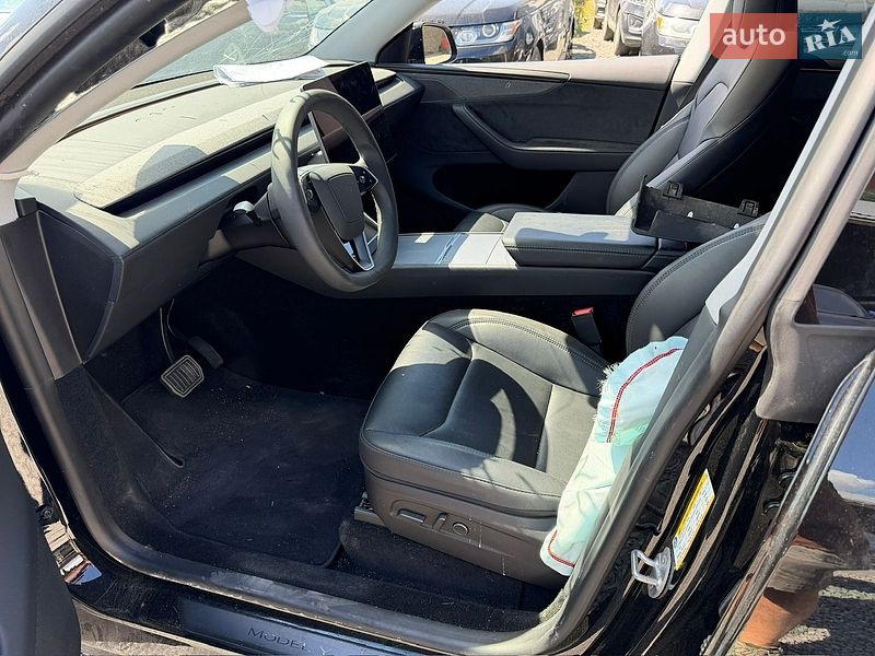 Внедорожник / Кроссовер Tesla Model Y 2025 в Владимире