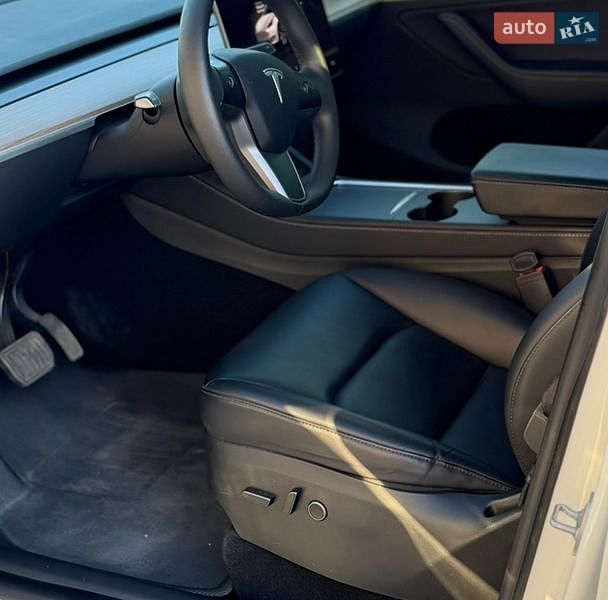 Позашляховик / Кросовер Tesla Model Y 2023 в Дніпрі