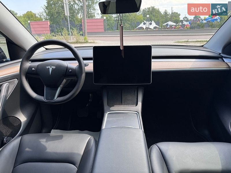 Внедорожник / Кроссовер Tesla Model Y 2024 в Дрогобыче