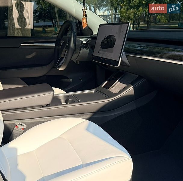Внедорожник / Кроссовер Tesla Model Y 2024 в Киеве