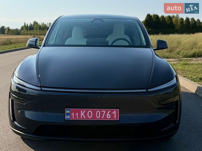Внедорожник / Кроссовер Tesla Model Y 2025 в Киеве