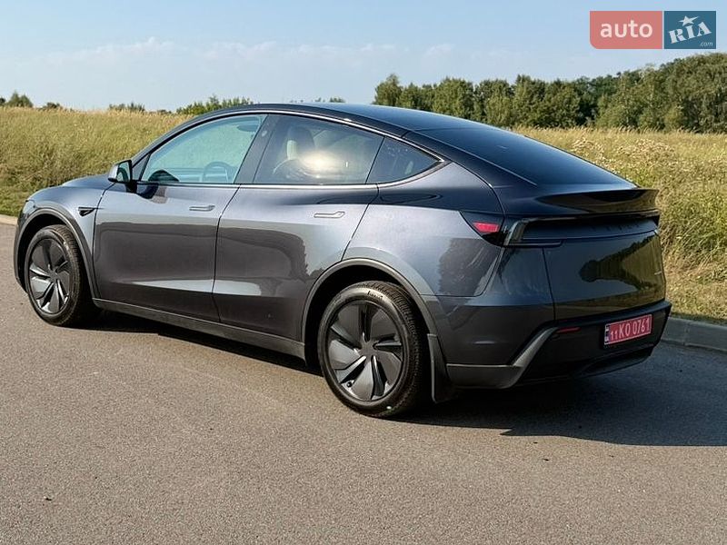 Внедорожник / Кроссовер Tesla Model Y 2025 в Киеве