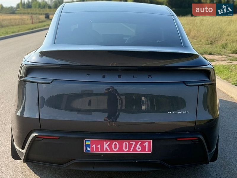 Внедорожник / Кроссовер Tesla Model Y 2025 в Киеве