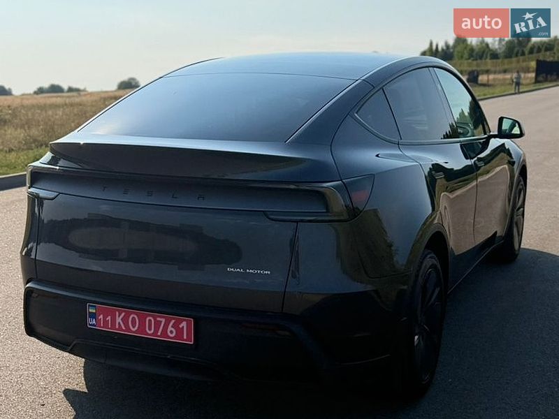Внедорожник / Кроссовер Tesla Model Y 2025 в Киеве