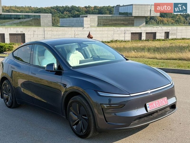 Внедорожник / Кроссовер Tesla Model Y 2025 в Киеве