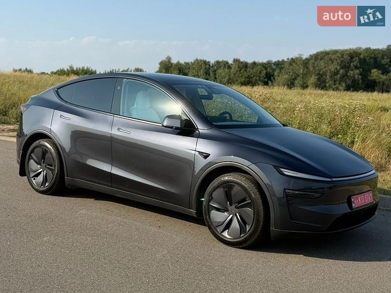 Внедорожник / Кроссовер Tesla Model Y 2025 в Киеве