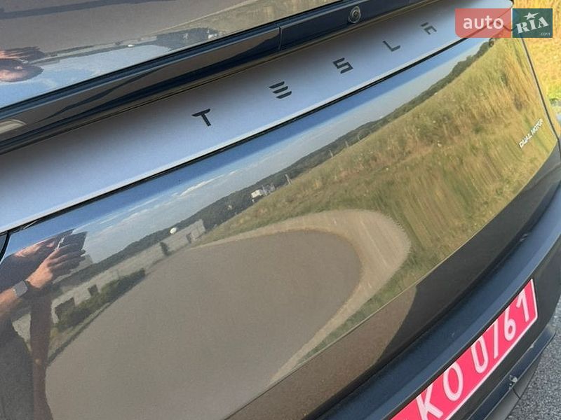 Внедорожник / Кроссовер Tesla Model Y 2025 в Киеве