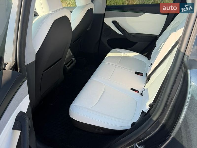 Внедорожник / Кроссовер Tesla Model Y 2025 в Киеве