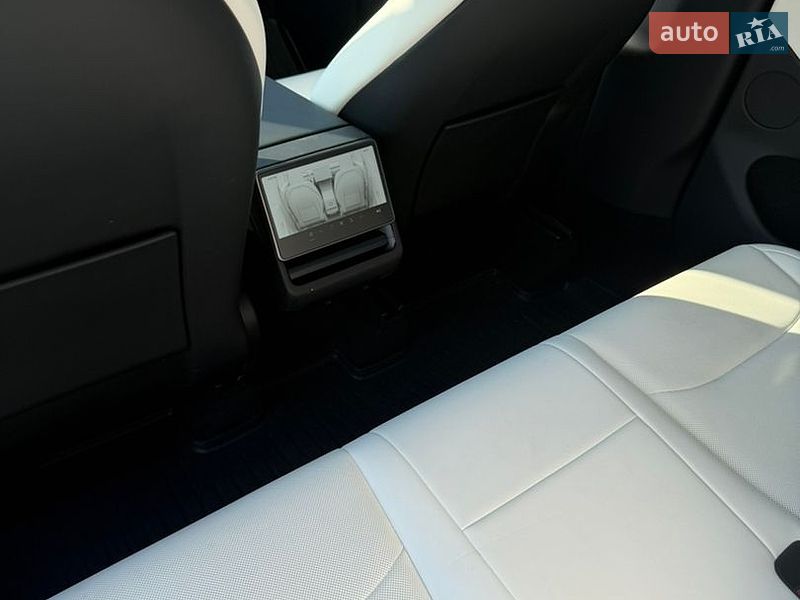 Внедорожник / Кроссовер Tesla Model Y 2025 в Киеве