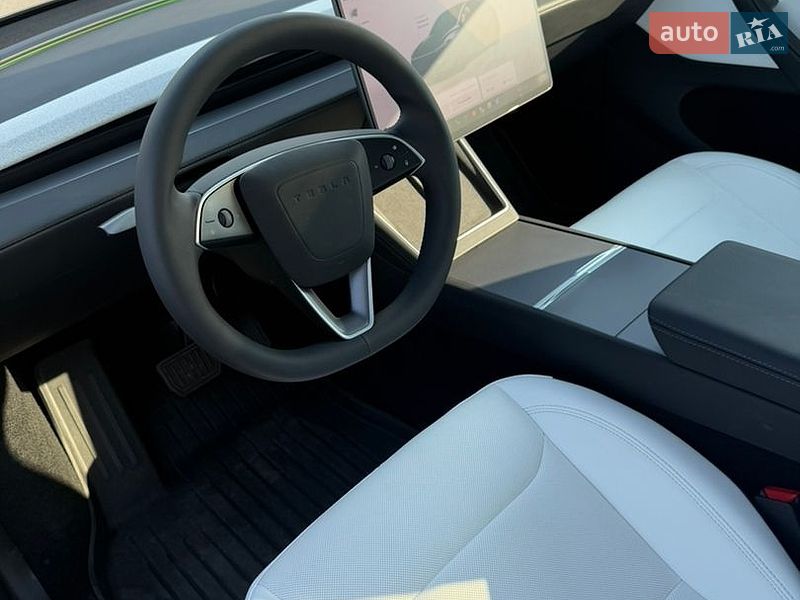 Внедорожник / Кроссовер Tesla Model Y 2025 в Киеве