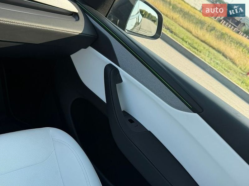 Внедорожник / Кроссовер Tesla Model Y 2025 в Киеве