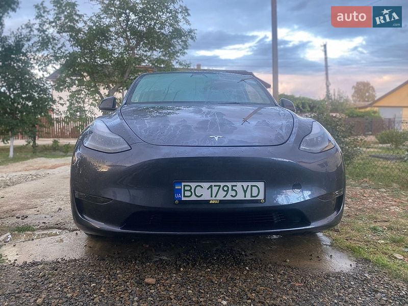 Tesla Model Y 2022