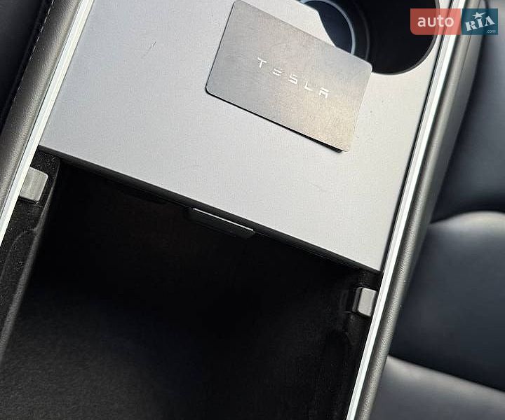 Позашляховик / Кросовер Tesla Model Y 2023 в Києві