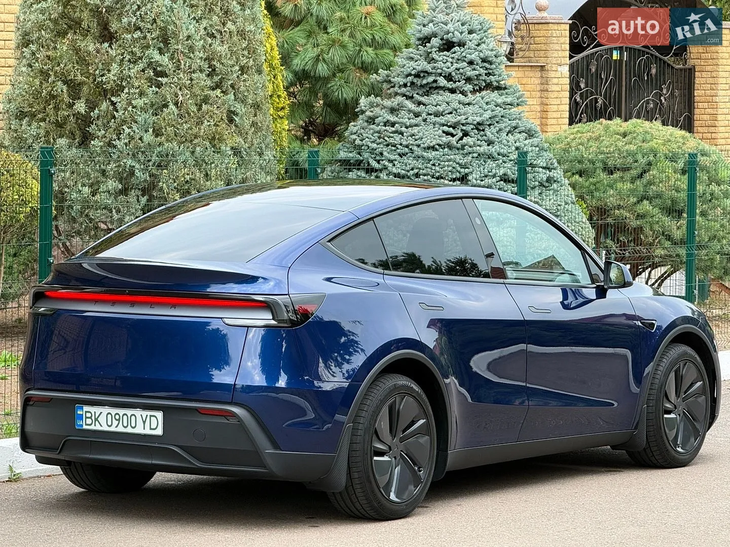 2025 Tesla Model Y - мініатюра 2