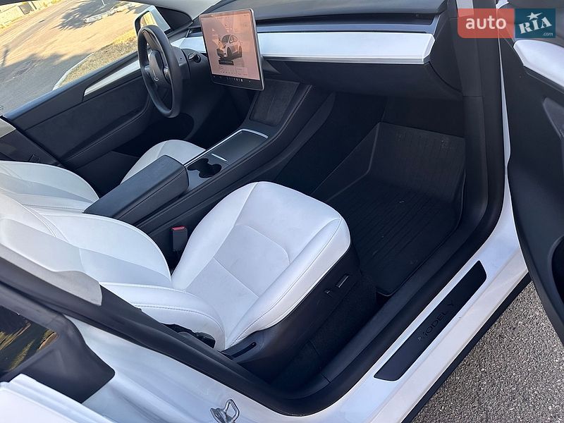 Внедорожник / Кроссовер Tesla Model Y 2022 в Киеве