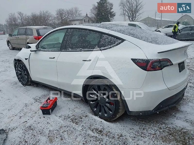 Внедорожник / Кроссовер Tesla Model Y 2022 в Киеве