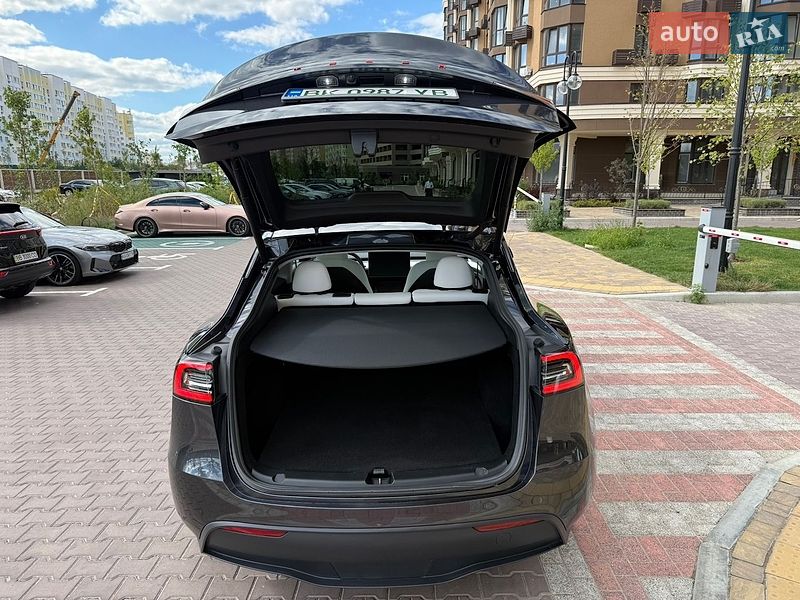 Внедорожник / Кроссовер Tesla Model Y 2024 в Киеве