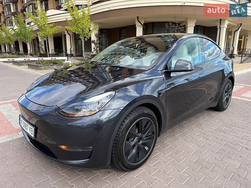 Внедорожник / Кроссовер Tesla Model Y 2024 в Киеве