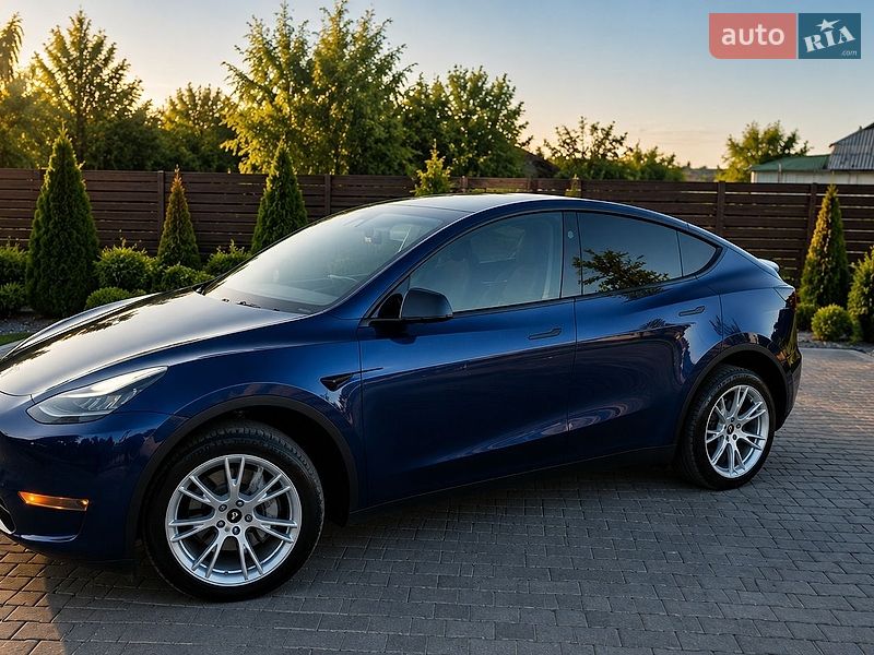 Позашляховик / Кросовер Tesla Model Y 2023 в Києві фото 2 Позашляховик / Кросовер Tesla Model Y 2023 в Києві