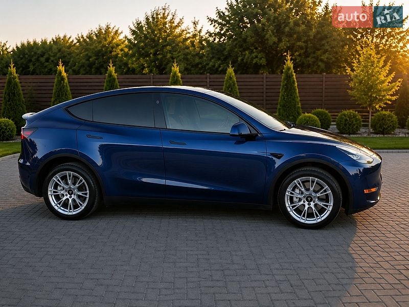 Позашляховик / Кросовер Tesla Model Y 2023 в Києві фото 5 Позашляховик / Кросовер Tesla Model Y 2023 в Києві