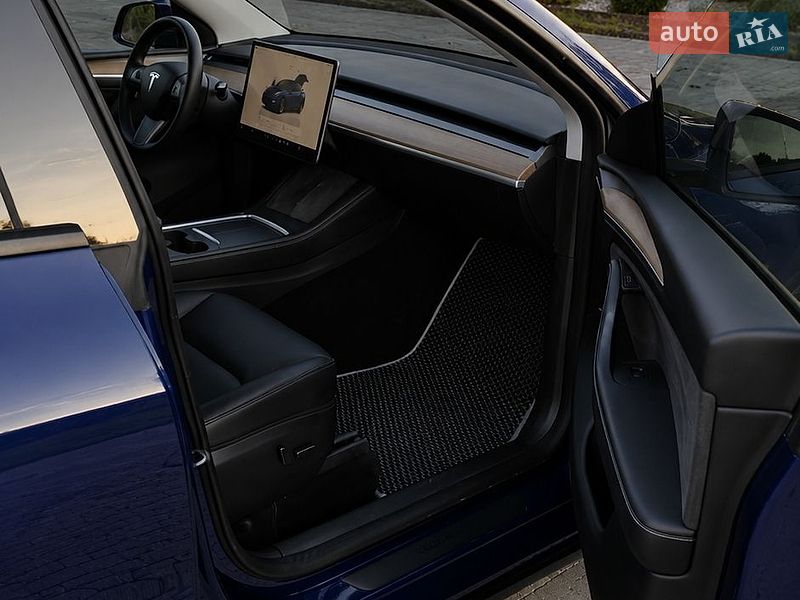 Позашляховик / Кросовер Tesla Model Y 2023 в Києві