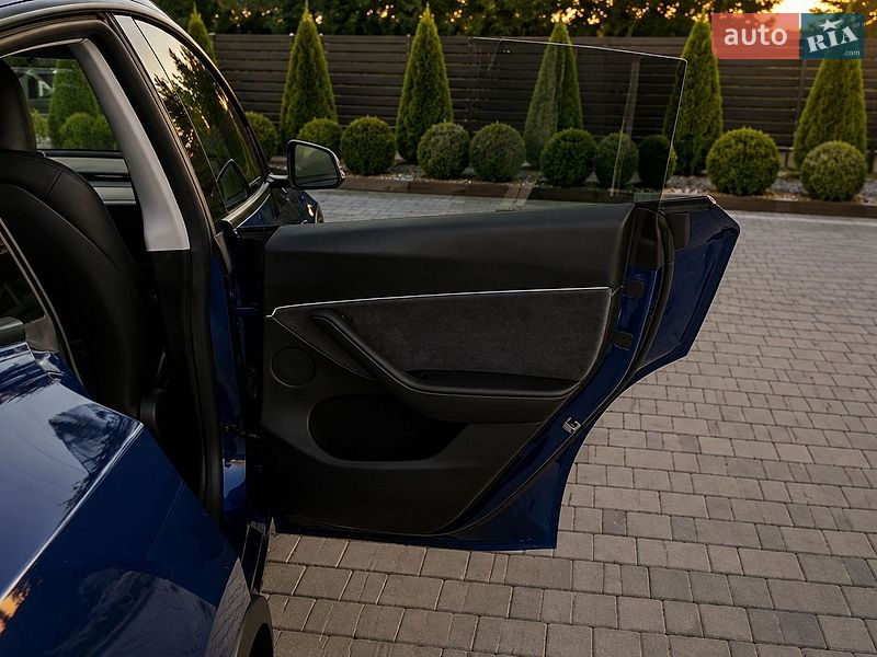 Позашляховик / Кросовер Tesla Model Y 2023 в Києві фото 13 Позашляховик / Кросовер Tesla Model Y 2023 в Києві