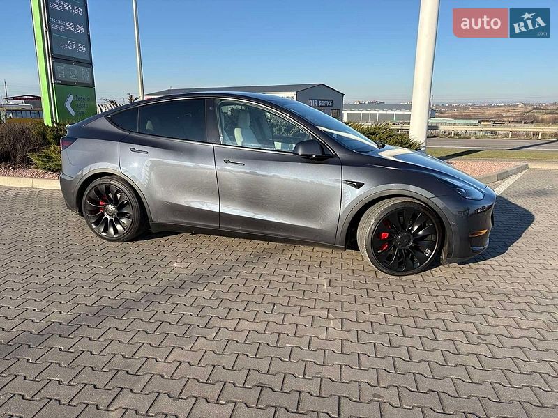 Позашляховик / Кросовер Tesla Model Y 2021 в Рівному