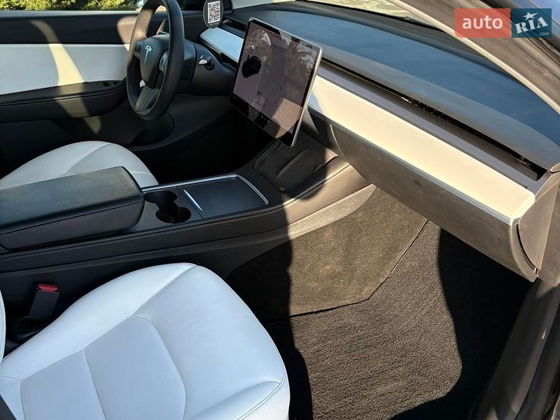 Позашляховик / Кросовер Tesla Model Y 2021 в Рівному