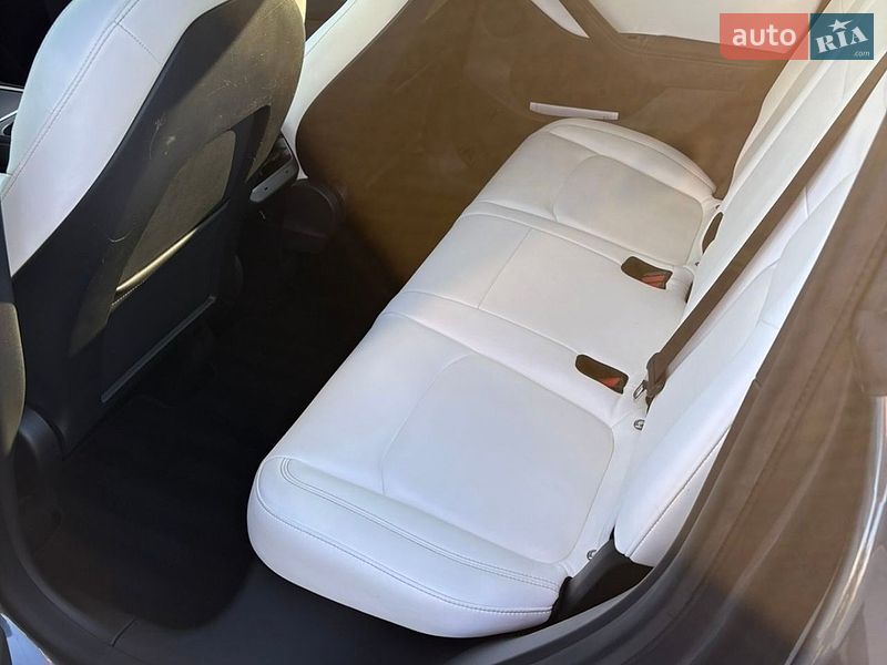 Позашляховик / Кросовер Tesla Model Y 2021 в Рівному