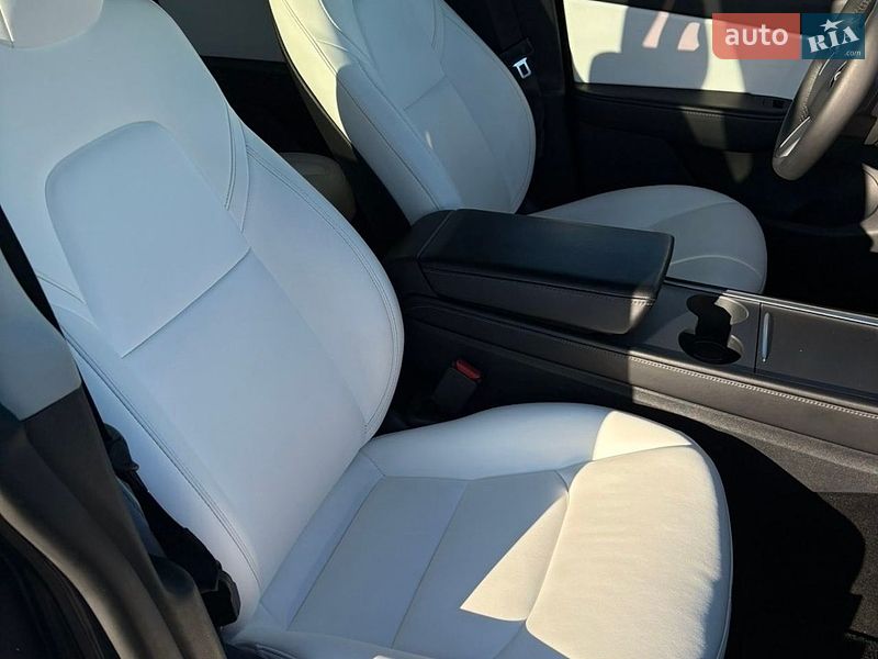 Позашляховик / Кросовер Tesla Model Y 2021 в Рівному