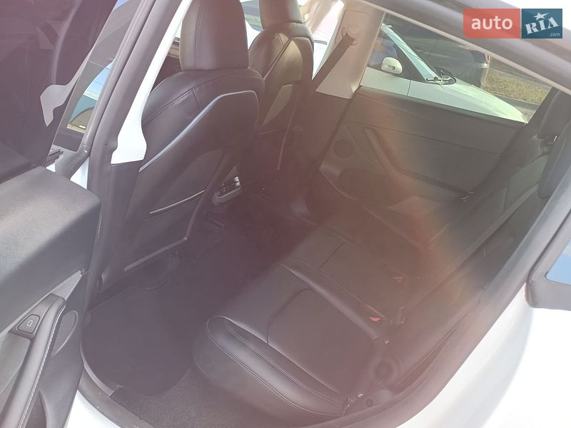 Внедорожник / Кроссовер Tesla Model Y 2024 в Киеве