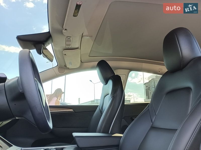 Внедорожник / Кроссовер Tesla Model Y 2024 в Киеве