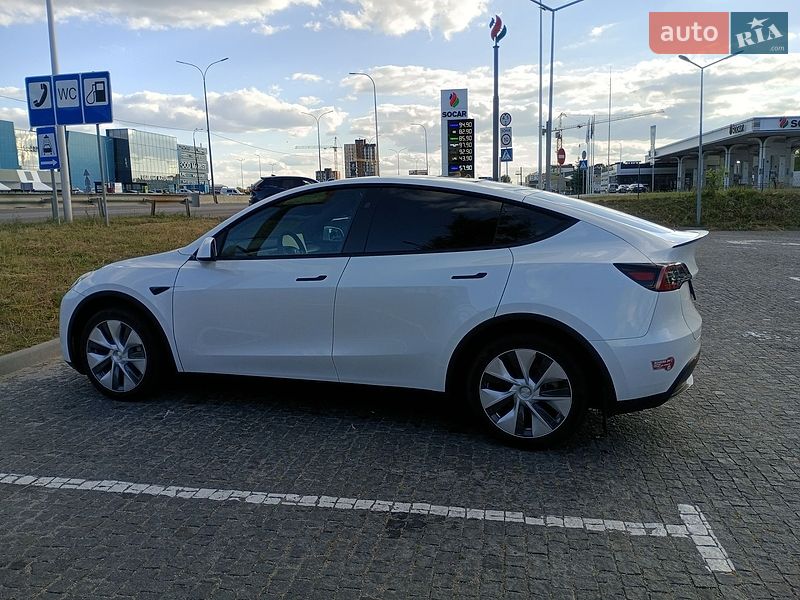 Внедорожник / Кроссовер Tesla Model Y 2024 в Киеве
