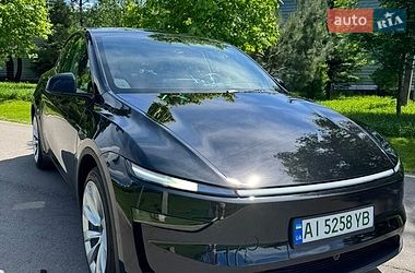 Позашляховик / Кросовер Tesla Model Y 2025 в Києві