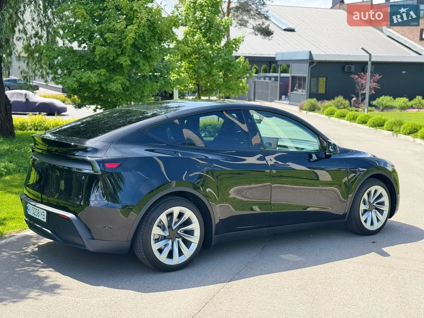 2025 Tesla Model Y - мініатюра 9