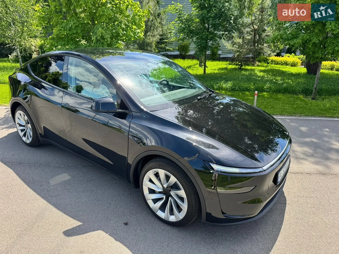 2025 Tesla Model Y - мініатюра 5
