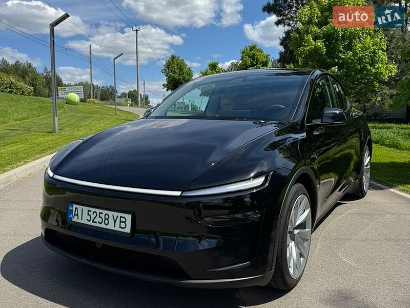 Позашляховик / Кросовер Tesla Model Y 2025 в Києві